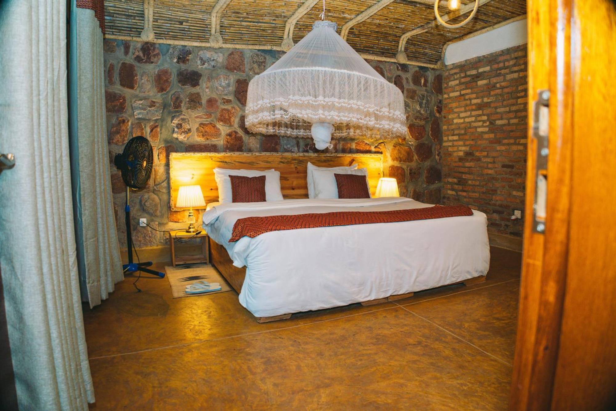 Akagera Transit Lodge Exterior photo