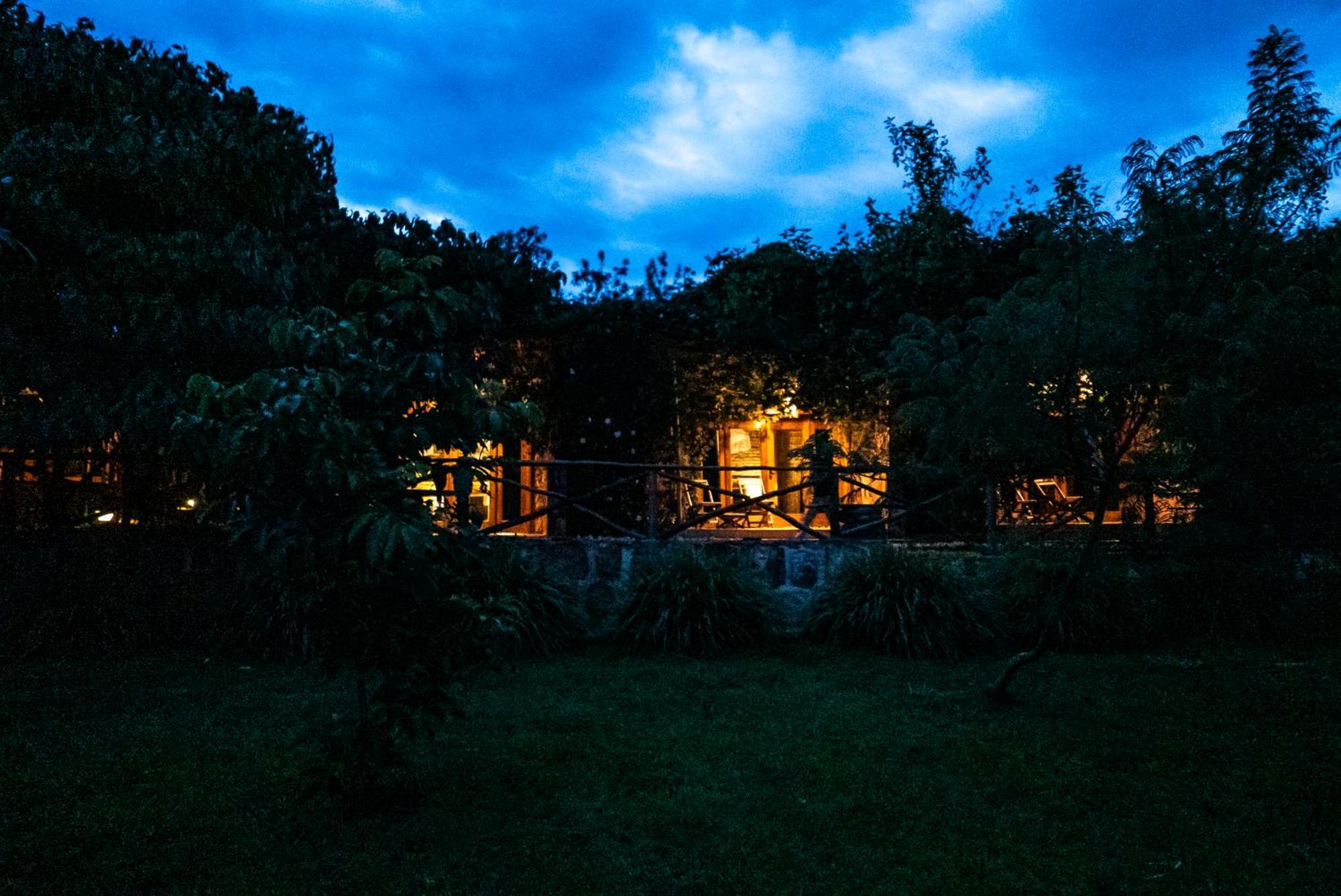 Akagera Transit Lodge Exterior photo